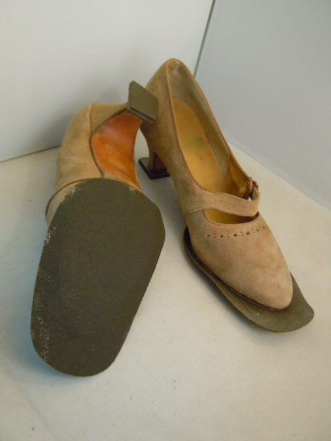 Réparation Traditionnelle De Chaussures Pour Femmes Martelant